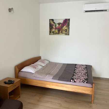 Apartman Iskra Apartment Bijela Ngoại thất bức ảnh