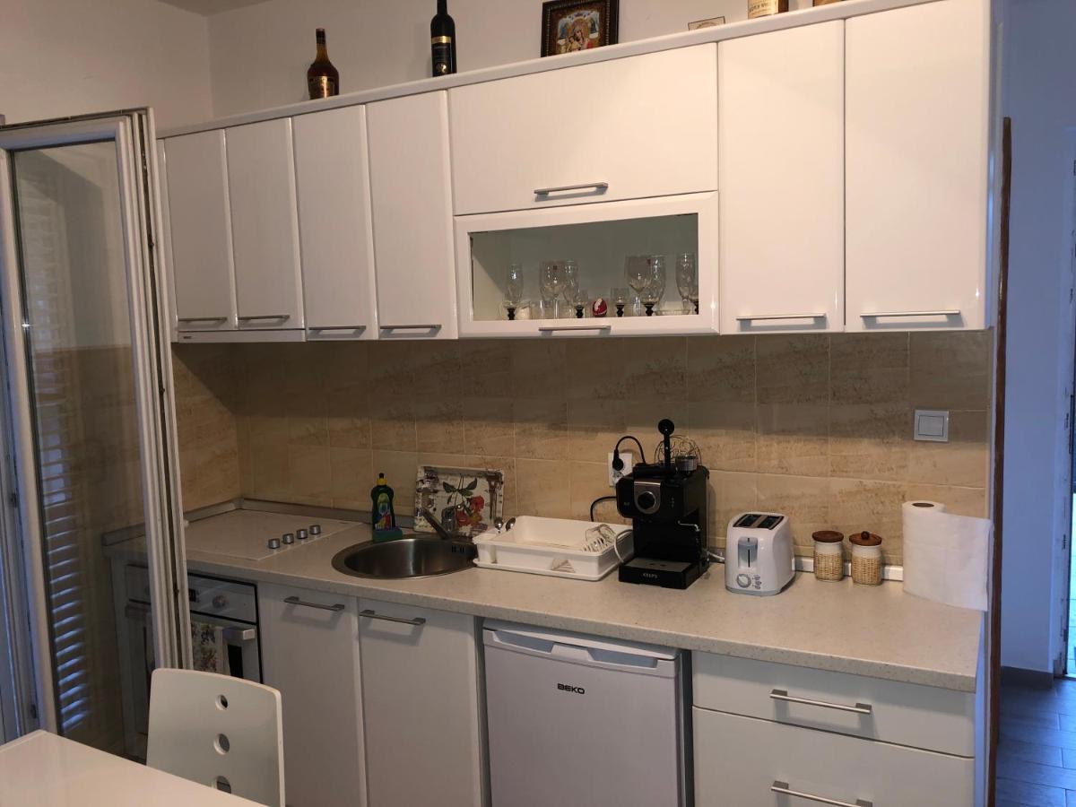 Apartman Iskra Apartment Bijela Ngoại thất bức ảnh