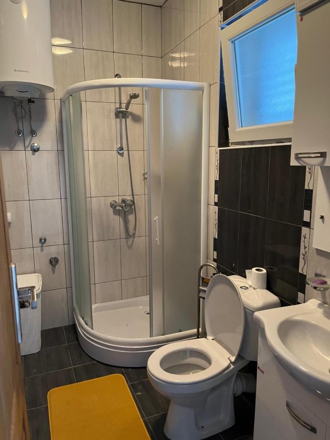 Apartman Iskra Apartment Bijela Ngoại thất bức ảnh