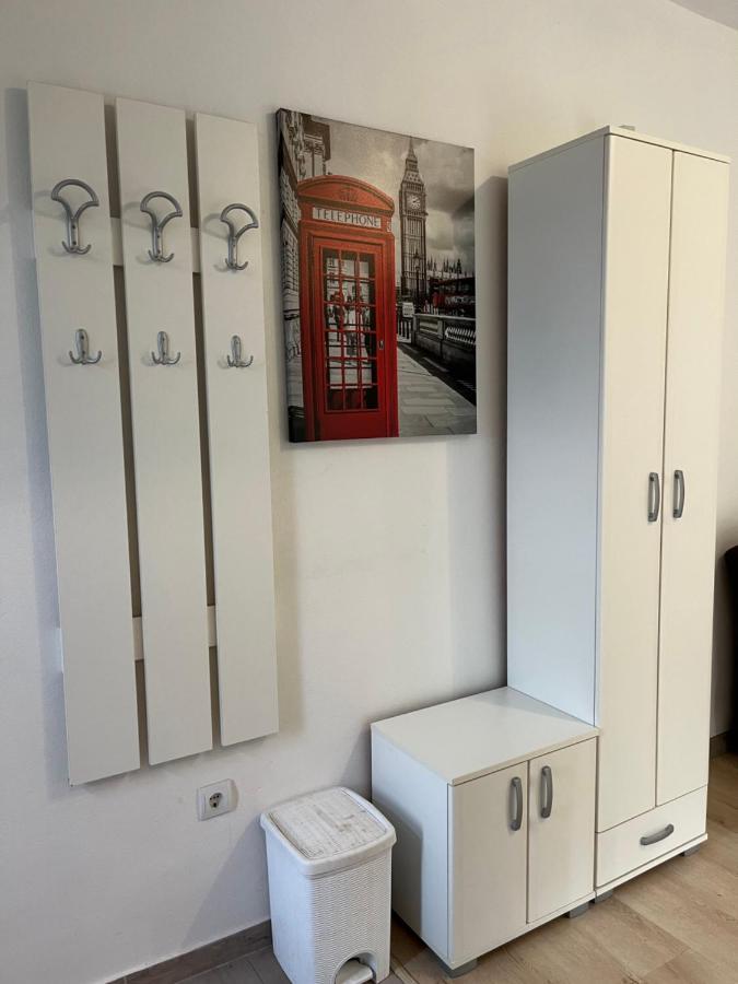 Apartman Iskra Apartment Bijela Ngoại thất bức ảnh