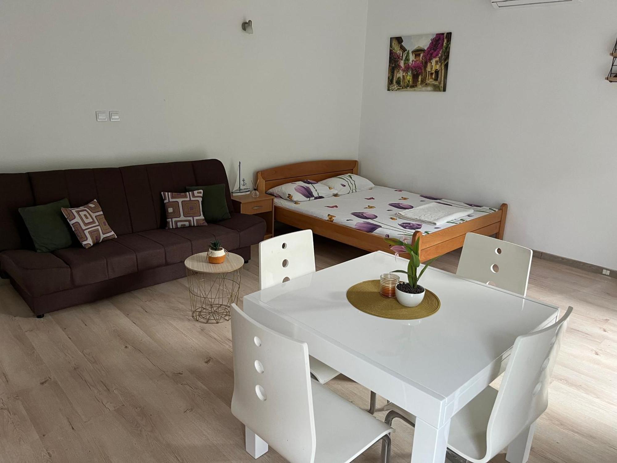 Apartman Iskra Apartment Bijela Ngoại thất bức ảnh