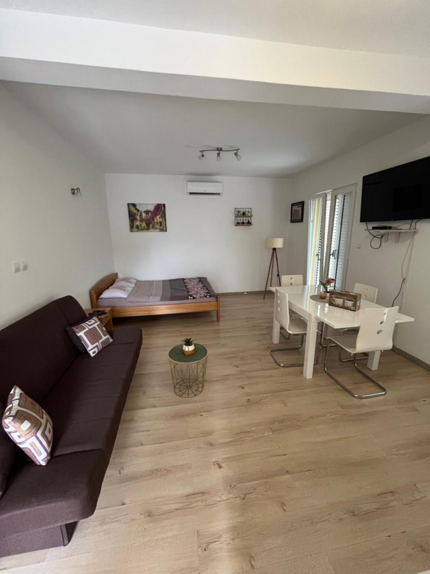 Apartman Iskra Apartment Bijela Ngoại thất bức ảnh